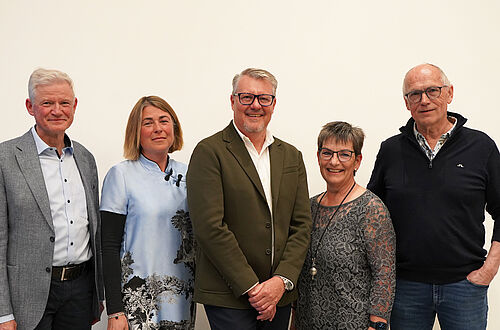 Alle fünf Vorstandsmitglieder nebeneinander stehend. Von links Markus Kuriger, Corina Studer, Ralph Polligkeit, Monika Schister und Remo Danuser.